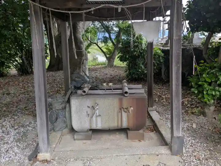八幡神社の{uncategorized: "未分類", other: "その他", undefined: "問題あり", building: "その他建物", grave: "お墓", sacred_gate: "鳥居", guardian: "狛犬", statue: "像", buddha: "仏像", history: "歴史", nature: "自然", garden: "庭園", animal: "動物", pagoda: "塔", temizu: "手水舎", mountain_gate: "山門・神門", sanctuary: "本殿・本堂", subordinate: "末社・摂社", art: "芸術", scenery: "景色", jizo: "地蔵", ema: "絵馬", goshuin: "御朱印", omikuji: "おみくじ", items: "授与品その他", amulet: "お守り", goshuincho: "御朱印帳", eats: "食事", festival: "お祭り", votive_dance: "神楽", shichigosan: "七五三参", wedding: "結婚式", experience: "体験その他", initially: "初詣", around: "周辺", anti_infection: "感染症対策"}