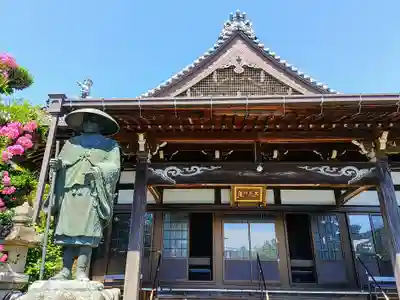 成満寺の本殿・本堂