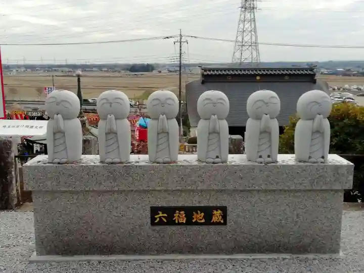 埼玉厄除け開運大師・龍泉寺(切り絵御朱印発祥の寺)の地蔵