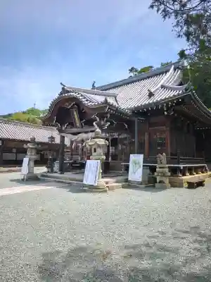 伊豫稲荷神社の{uncategorized: "未分類", other: "その他", undefined: "問題あり", building: "その他建物", grave: "お墓", sacred_gate: "鳥居", guardian: "狛犬", statue: "像", buddha: "仏像", history: "歴史", nature: "自然", garden: "庭園", animal: "動物", pagoda: "塔", temizu: "手水舎", mountain_gate: "山門・神門", sanctuary: "本殿・本堂", subordinate: "末社・摂社", art: "芸術", scenery: "景色", jizo: "地蔵", ema: "絵馬", goshuin: "御朱印", omikuji: "おみくじ", items: "授与品その他", amulet: "お守り", goshuincho: "御朱印帳", eats: "食事", festival: "お祭り", votive_dance: "神楽", shichigosan: "七五三参", wedding: "結婚式", experience: "体験その他", initially: "初詣", around: "周辺", anti_infection: "感染症対策"}