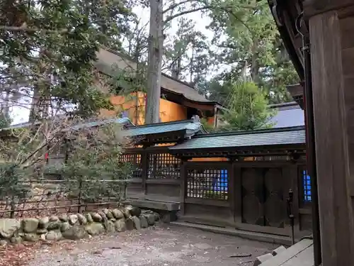 雄山神社前立社壇の本殿