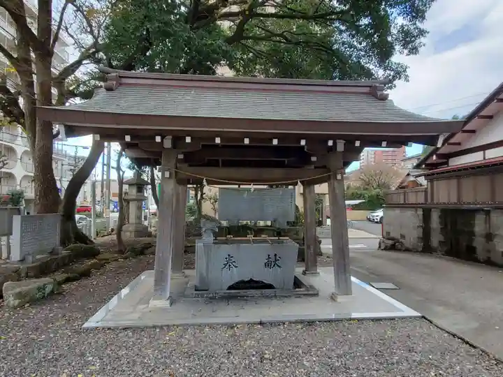 片山八幡神社の手水舎