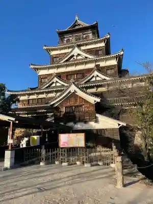 廣島護國神社の{uncategorized: "未分類", other: "その他", undefined: "問題あり", building: "その他建物", grave: "お墓", sacred_gate: "鳥居", guardian: "狛犬", statue: "像", buddha: "仏像", history: "歴史", nature: "自然", garden: "庭園", animal: "動物", pagoda: "塔", temizu: "手水舎", mountain_gate: "山門・神門", sanctuary: "本殿・本堂", subordinate: "末社・摂社", art: "芸術", scenery: "景色", jizo: "地蔵", ema: "絵馬", goshuin: "御朱印", omikuji: "おみくじ", items: "授与品その他", amulet: "お守り", goshuincho: "御朱印帳", eats: "食事", festival: "お祭り", votive_dance: "神楽", shichigosan: "七五三参", wedding: "結婚式", experience: "体験その他", initially: "初詣", around: "周辺", anti_infection: "感染症対策"}