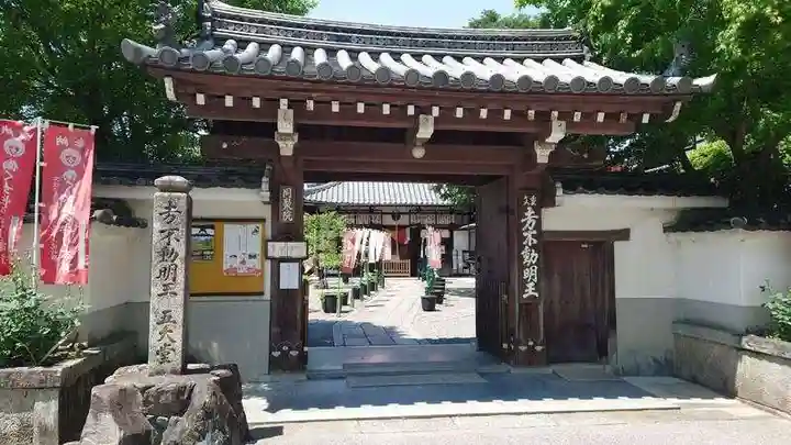 五大堂同聚院の山門・神門