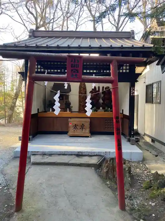 新屋山神社の末社・摂社