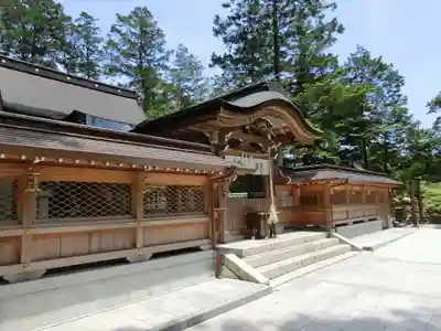 田村神社の本殿・本堂