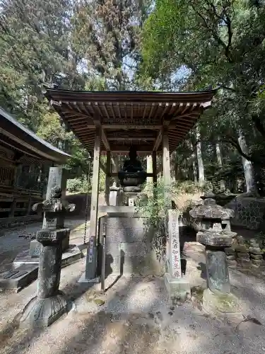 観音寺（寺山観音）の{uncategorized: "未分類", other: "その他", undefined: "問題あり", building: "その他建物", grave: "お墓", sacred_gate: "鳥居", guardian: "狛犬", statue: "像", buddha: "仏像", history: "歴史", nature: "自然", garden: "庭園", animal: "動物", pagoda: "塔", temizu: "手水舎", mountain_gate: "山門・神門", sanctuary: "本殿・本堂", subordinate: "末社・摂社", art: "芸術", scenery: "景色", jizo: "地蔵", ema: "絵馬", goshuin: "御朱印", omikuji: "おみくじ", items: "授与品その他", amulet: "お守り", goshuincho: "御朱印帳", eats: "食事", festival: "お祭り", votive_dance: "神楽", shichigosan: "七五三参", wedding: "結婚式", experience: "体験その他", initially: "初詣", around: "周辺", anti_infection: "感染症対策"}