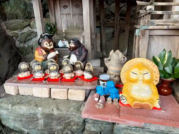 徳島眉山天神社の{uncategorized: "未分類", other: "その他", undefined: "問題あり", building: "その他建物", grave: "お墓", sacred_gate: "鳥居", guardian: "狛犬", statue: "像", buddha: "仏像", history: "歴史", nature: "自然", garden: "庭園", animal: "動物", pagoda: "塔", temizu: "手水舎", mountain_gate: "山門・神門", sanctuary: "本殿・本堂", subordinate: "末社・摂社", art: "芸術", scenery: "景色", jizo: "地蔵", ema: "絵馬", goshuin: "御朱印", omikuji: "おみくじ", items: "授与品その他", amulet: "お守り", goshuincho: "御朱印帳", eats: "食事", festival: "お祭り", votive_dance: "神楽", shichigosan: "七五三参", wedding: "結婚式", experience: "体験その他", initially: "初詣", around: "周辺", anti_infection: "感染症対策"}