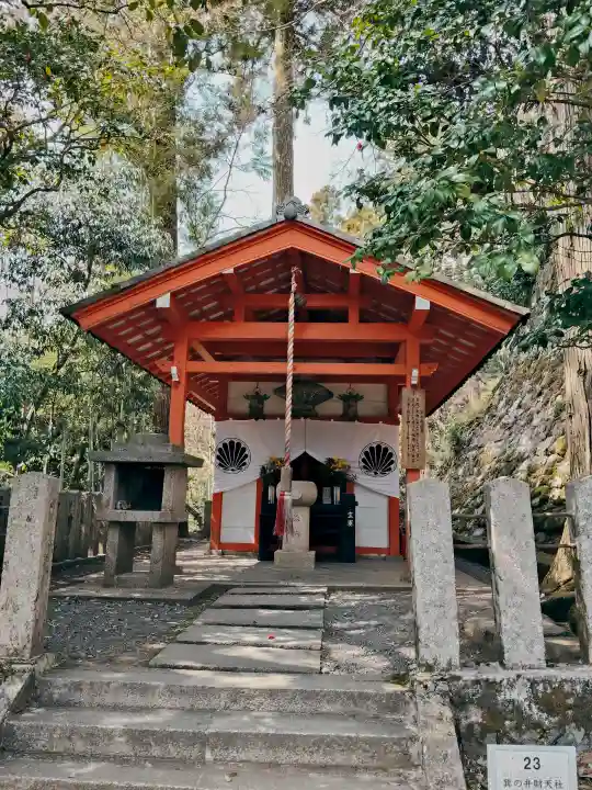 鞍馬寺の{uncategorized: "未分類", other: "その他", undefined: "問題あり", building: "その他建物", grave: "お墓", sacred_gate: "鳥居", guardian: "狛犬", statue: "像", buddha: "仏像", history: "歴史", nature: "自然", garden: "庭園", animal: "動物", pagoda: "塔", temizu: "手水舎", mountain_gate: "山門・神門", sanctuary: "本殿・本堂", subordinate: "末社・摂社", art: "芸術", scenery: "景色", jizo: "地蔵", ema: "絵馬", goshuin: "御朱印", omikuji: "おみくじ", items: "授与品その他", amulet: "お守り", goshuincho: "御朱印帳", eats: "食事", festival: "お祭り", votive_dance: "神楽", shichigosan: "七五三参", wedding: "結婚式", experience: "体験その他", initially: "初詣", around: "周辺", anti_infection: "感染症対策"}