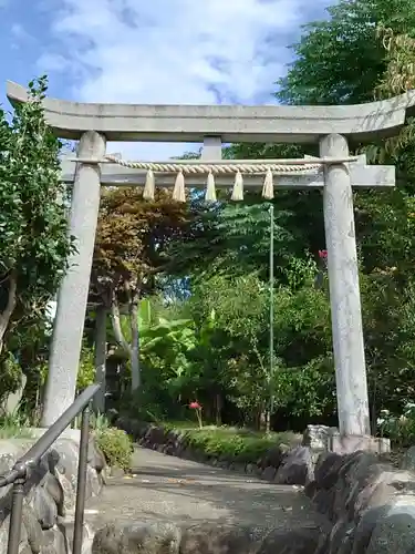 横浜御嶽神社の鳥居