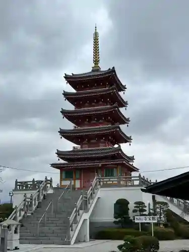 瀧寿山 普門院 観音寺の{uncategorized: "未分類", other: "その他", undefined: "問題あり", building: "その他建物", grave: "お墓", sacred_gate: "鳥居", guardian: "狛犬", statue: "像", buddha: "仏像", history: "歴史", nature: "自然", garden: "庭園", animal: "動物", pagoda: "塔", temizu: "手水舎", mountain_gate: "山門・神門", sanctuary: "本殿・本堂", subordinate: "末社・摂社", art: "芸術", scenery: "景色", jizo: "地蔵", ema: "絵馬", goshuin: "御朱印", omikuji: "おみくじ", items: "授与品その他", amulet: "お守り", goshuincho: "御朱印帳", eats: "食事", festival: "お祭り", votive_dance: "神楽", shichigosan: "七五三参", wedding: "結婚式", experience: "体験その他", initially: "初詣", around: "周辺", anti_infection: "感染症対策"}