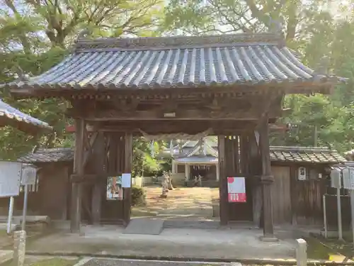 周敷神社の山門