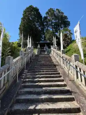 倉神社の{uncategorized: "未分類", other: "その他", undefined: "問題あり", building: "その他建物", grave: "お墓", sacred_gate: "鳥居", guardian: "狛犬", statue: "像", buddha: "仏像", history: "歴史", nature: "自然", garden: "庭園", animal: "動物", pagoda: "塔", temizu: "手水舎", mountain_gate: "山門・神門", sanctuary: "本殿・本堂", subordinate: "末社・摂社", art: "芸術", scenery: "景色", jizo: "地蔵", ema: "絵馬", goshuin: "御朱印", omikuji: "おみくじ", items: "授与品その他", amulet: "お守り", goshuincho: "御朱印帳", eats: "食事", festival: "お祭り", votive_dance: "神楽", shichigosan: "七五三参", wedding: "結婚式", experience: "体験その他", initially: "初詣", around: "周辺", anti_infection: "感染症対策"}