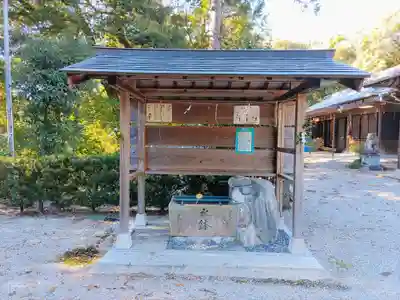 倭白山比咩神社（南出）の手水舎