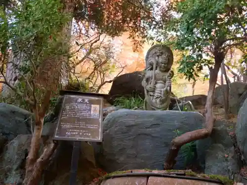 洞窟観音・徳明園・山徳記念館の仏像