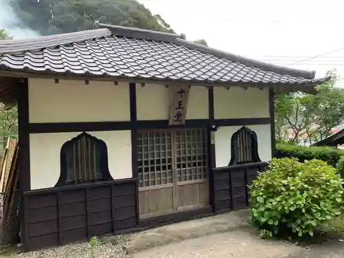 長秀寺{永代供養やすらぎ納骨堂・浪切不動尊}の本殿・本堂