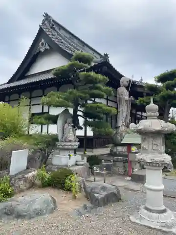 養報寺の{uncategorized: "未分類", other: "その他", undefined: "問題あり", building: "その他建物", grave: "お墓", sacred_gate: "鳥居", guardian: "狛犬", statue: "像", buddha: "仏像", history: "歴史", nature: "自然", garden: "庭園", animal: "動物", pagoda: "塔", temizu: "手水舎", mountain_gate: "山門・神門", sanctuary: "本殿・本堂", subordinate: "末社・摂社", art: "芸術", scenery: "景色", jizo: "地蔵", ema: "絵馬", goshuin: "御朱印", omikuji: "おみくじ", items: "授与品その他", amulet: "お守り", goshuincho: "御朱印帳", eats: "食事", festival: "お祭り", votive_dance: "神楽", shichigosan: "七五三参", wedding: "結婚式", experience: "体験その他", initially: "初詣", around: "周辺", anti_infection: "感染症対策"}