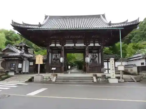 石山寺の山門