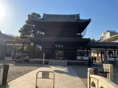泉岳寺の{uncategorized: "未分類", other: "その他", undefined: "問題あり", building: "その他建物", grave: "お墓", sacred_gate: "鳥居", guardian: "狛犬", statue: "像", buddha: "仏像", history: "歴史", nature: "自然", garden: "庭園", animal: "動物", pagoda: "塔", temizu: "手水舎", mountain_gate: "山門・神門", sanctuary: "本殿・本堂", subordinate: "末社・摂社", art: "芸術", scenery: "景色", jizo: "地蔵", ema: "絵馬", goshuin: "御朱印", omikuji: "おみくじ", items: "授与品その他", amulet: "お守り", goshuincho: "御朱印帳", eats: "食事", festival: "お祭り", votive_dance: "神楽", shichigosan: "七五三参", wedding: "結婚式", experience: "体験その他", initially: "初詣", around: "周辺", anti_infection: "感染症対策"}