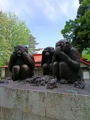 日吉神社の{uncategorized: "未分類", other: "その他", undefined: "問題あり", building: "その他建物", grave: "お墓", sacred_gate: "鳥居", guardian: "狛犬", statue: "像", buddha: "仏像", history: "歴史", nature: "自然", garden: "庭園", animal: "動物", pagoda: "塔", temizu: "手水舎", mountain_gate: "山門・神門", sanctuary: "本殿・本堂", subordinate: "末社・摂社", art: "芸術", scenery: "景色", jizo: "地蔵", ema: "絵馬", goshuin: "御朱印", omikuji: "おみくじ", items: "授与品その他", amulet: "お守り", goshuincho: "御朱印帳", eats: "食事", festival: "お祭り", votive_dance: "神楽", shichigosan: "七五三参", wedding: "結婚式", experience: "体験その他", initially: "初詣", around: "周辺", anti_infection: "感染症対策"}
