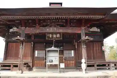 龍石寺の本殿・本堂