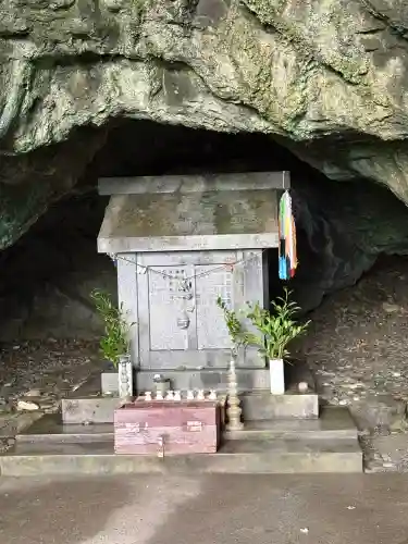 御厨人窟・神明窟(高知県)