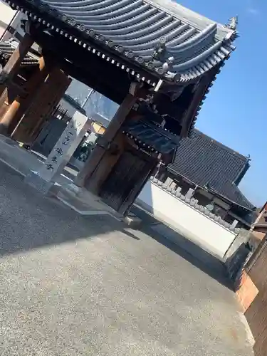 安養寺の山門