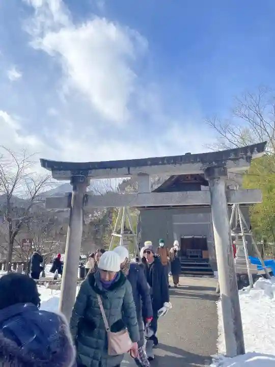 秋葉神社の{uncategorized: "未分類", other: "その他", undefined: "問題あり", building: "その他建物", grave: "お墓", sacred_gate: "鳥居", guardian: "狛犬", statue: "像", buddha: "仏像", history: "歴史", nature: "自然", garden: "庭園", animal: "動物", pagoda: "塔", temizu: "手水舎", mountain_gate: "山門・神門", sanctuary: "本殿・本堂", subordinate: "末社・摂社", art: "芸術", scenery: "景色", jizo: "地蔵", ema: "絵馬", goshuin: "御朱印", omikuji: "おみくじ", items: "授与品その他", amulet: "お守り", goshuincho: "御朱印帳", eats: "食事", festival: "お祭り", votive_dance: "神楽", shichigosan: "七五三参", wedding: "結婚式", experience: "体験その他", initially: "初詣", around: "周辺", anti_infection: "感染症対策"}