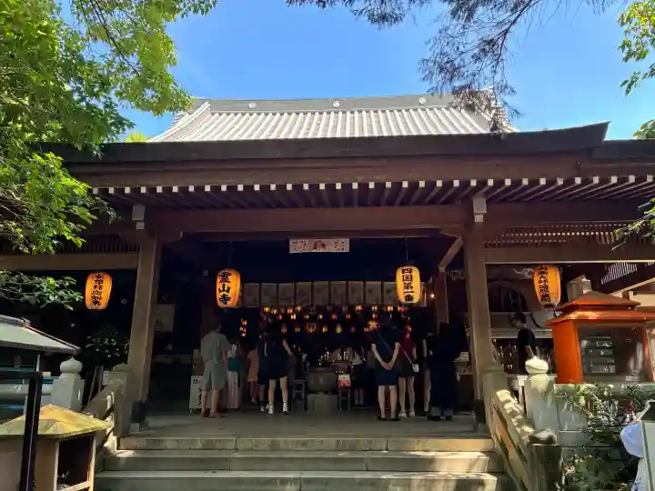 霊山寺の{uncategorized: "未分類", other: "その他", undefined: "問題あり", building: "その他建物", grave: "お墓", sacred_gate: "鳥居", guardian: "狛犬", statue: "像", buddha: "仏像", history: "歴史", nature: "自然", garden: "庭園", animal: "動物", pagoda: "塔", temizu: "手水舎", mountain_gate: "山門・神門", sanctuary: "本殿・本堂", subordinate: "末社・摂社", art: "芸術", scenery: "景色", jizo: "地蔵", ema: "絵馬", goshuin: "御朱印", omikuji: "おみくじ", items: "授与品その他", amulet: "お守り", goshuincho: "御朱印帳", eats: "食事", festival: "お祭り", votive_dance: "神楽", shichigosan: "七五三参", wedding: "結婚式", experience: "体験その他", initially: "初詣", around: "周辺", anti_infection: "感染症対策"}