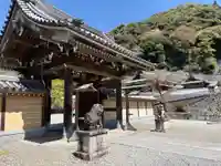瀧安寺の山門・神門