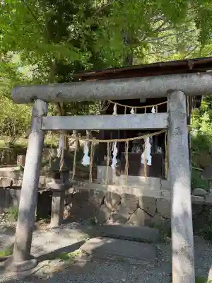 八雲神社(緑町)の{uncategorized: "未分類", other: "その他", undefined: "問題あり", building: "その他建物", grave: "お墓", sacred_gate: "鳥居", guardian: "狛犬", statue: "像", buddha: "仏像", history: "歴史", nature: "自然", garden: "庭園", animal: "動物", pagoda: "塔", temizu: "手水舎", mountain_gate: "山門・神門", sanctuary: "本殿・本堂", subordinate: "末社・摂社", art: "芸術", scenery: "景色", jizo: "地蔵", ema: "絵馬", goshuin: "御朱印", omikuji: "おみくじ", items: "授与品その他", amulet: "お守り", goshuincho: "御朱印帳", eats: "食事", festival: "お祭り", votive_dance: "神楽", shichigosan: "七五三参", wedding: "結婚式", experience: "体験その他", initially: "初詣", around: "周辺", anti_infection: "感染症対策"}