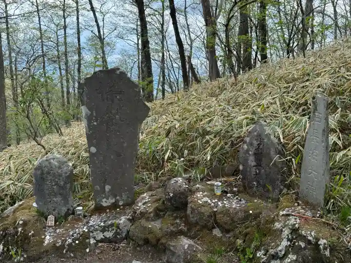 榛名富士山神社の{uncategorized: "未分類", other: "その他", undefined: "問題あり", building: "その他建物", grave: "お墓", sacred_gate: "鳥居", guardian: "狛犬", statue: "像", buddha: "仏像", history: "歴史", nature: "自然", garden: "庭園", animal: "動物", pagoda: "塔", temizu: "手水舎", mountain_gate: "山門・神門", sanctuary: "本殿・本堂", subordinate: "末社・摂社", art: "芸術", scenery: "景色", jizo: "地蔵", ema: "絵馬", goshuin: "御朱印", omikuji: "おみくじ", items: "授与品その他", amulet: "お守り", goshuincho: "御朱印帳", eats: "食事", festival: "お祭り", votive_dance: "神楽", shichigosan: "七五三参", wedding: "結婚式", experience: "体験その他", initially: "初詣", around: "周辺", anti_infection: "感染症対策"}