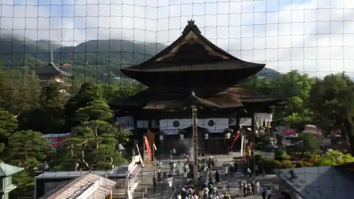 善光寺の本殿・本堂