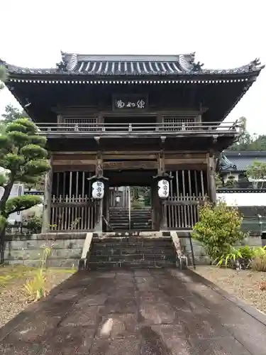 観音寺の山門