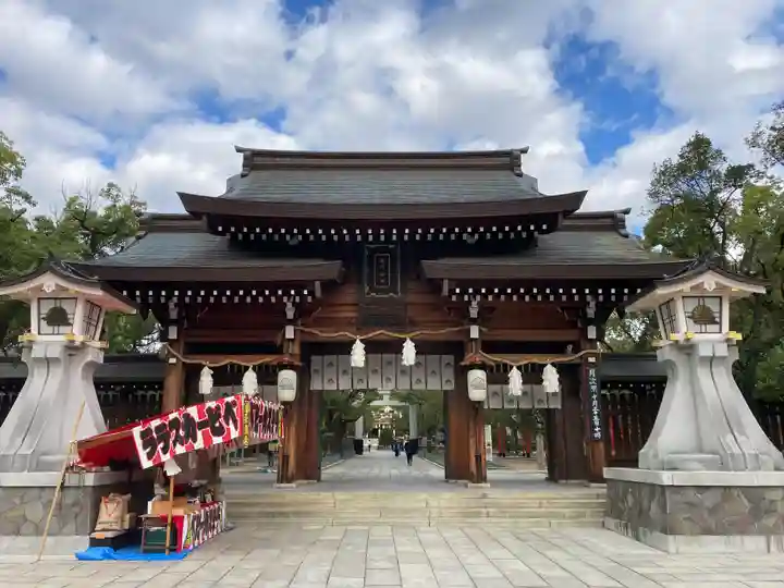 湊川神社の山門・神門