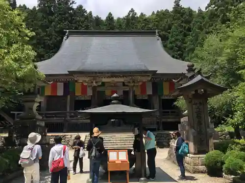 宝珠山 立石寺の本殿・本堂