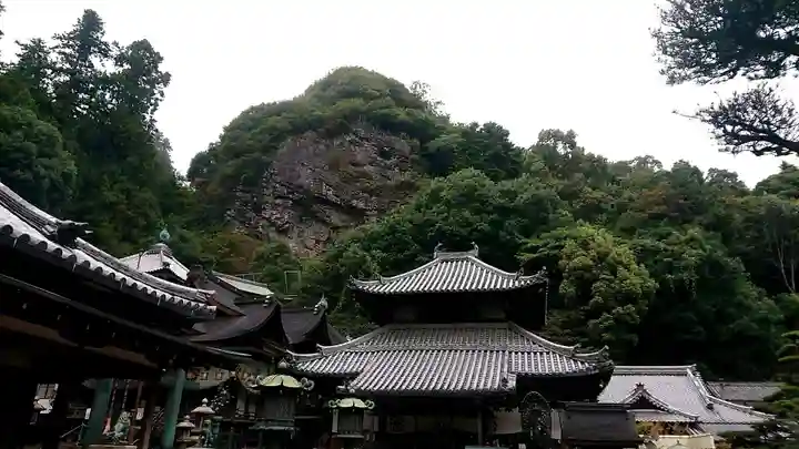 宝山寺の本殿・本堂