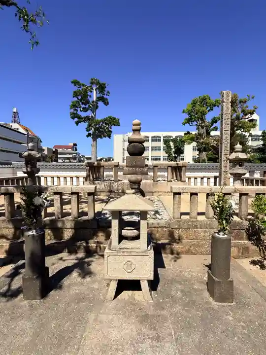 真光寺の{uncategorized: "未分類", other: "その他", undefined: "問題あり", building: "その他建物", grave: "お墓", sacred_gate: "鳥居", guardian: "狛犬", statue: "像", buddha: "仏像", history: "歴史", nature: "自然", garden: "庭園", animal: "動物", pagoda: "塔", temizu: "手水舎", mountain_gate: "山門・神門", sanctuary: "本殿・本堂", subordinate: "末社・摂社", art: "芸術", scenery: "景色", jizo: "地蔵", ema: "絵馬", goshuin: "御朱印", omikuji: "おみくじ", items: "授与品その他", amulet: "お守り", goshuincho: "御朱印帳", eats: "食事", festival: "お祭り", votive_dance: "神楽", shichigosan: "七五三参", wedding: "結婚式", experience: "体験その他", initially: "初詣", around: "周辺", anti_infection: "感染症対策"}
