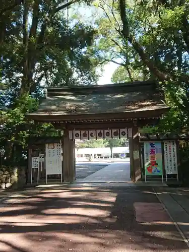 砥鹿神社（里宮）の山門・神門
