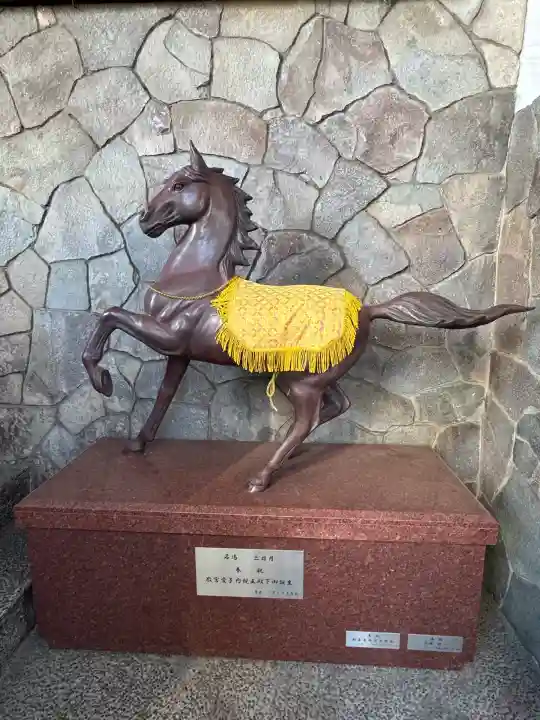 初音森神社の{uncategorized: "未分類", other: "その他", undefined: "問題あり", building: "その他建物", grave: "お墓", sacred_gate: "鳥居", guardian: "狛犬", statue: "像", buddha: "仏像", history: "歴史", nature: "自然", garden: "庭園", animal: "動物", pagoda: "塔", temizu: "手水舎", mountain_gate: "山門・神門", sanctuary: "本殿・本堂", subordinate: "末社・摂社", art: "芸術", scenery: "景色", jizo: "地蔵", ema: "絵馬", goshuin: "御朱印", omikuji: "おみくじ", items: "授与品その他", amulet: "お守り", goshuincho: "御朱印帳", eats: "食事", festival: "お祭り", votive_dance: "神楽", shichigosan: "七五三参", wedding: "結婚式", experience: "体験その他", initially: "初詣", around: "周辺", anti_infection: "感染症対策"}