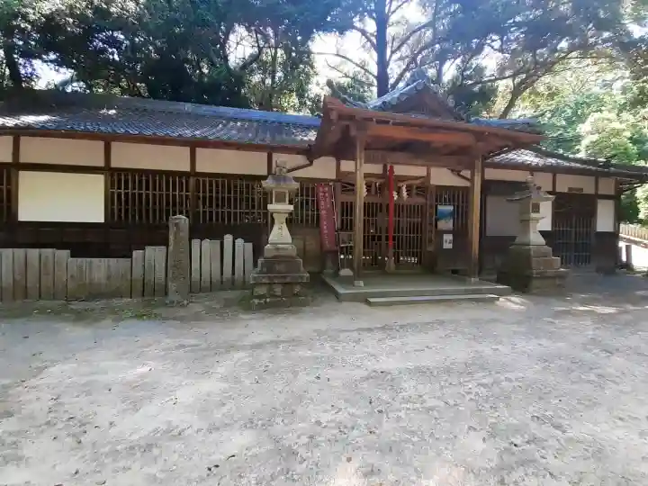意賀美神社の{uncategorized: "未分類", other: "その他", undefined: "問題あり", building: "その他建物", grave: "お墓", sacred_gate: "鳥居", guardian: "狛犬", statue: "像", buddha: "仏像", history: "歴史", nature: "自然", garden: "庭園", animal: "動物", pagoda: "塔", temizu: "手水舎", mountain_gate: "山門・神門", sanctuary: "本殿・本堂", subordinate: "末社・摂社", art: "芸術", scenery: "景色", jizo: "地蔵", ema: "絵馬", goshuin: "御朱印", omikuji: "おみくじ", items: "授与品その他", amulet: "お守り", goshuincho: "御朱印帳", eats: "食事", festival: "お祭り", votive_dance: "神楽", shichigosan: "七五三参", wedding: "結婚式", experience: "体験その他", initially: "初詣", around: "周辺", anti_infection: "感染症対策"}