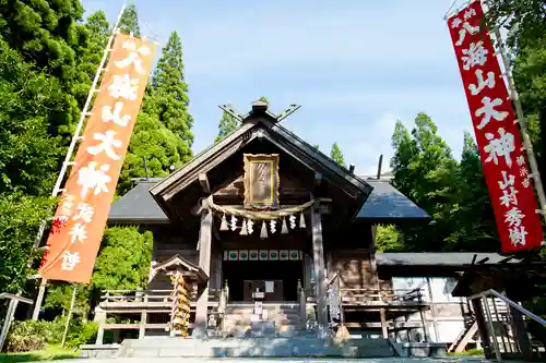 八海山尊神社の本殿