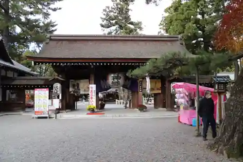 建部大社の山門