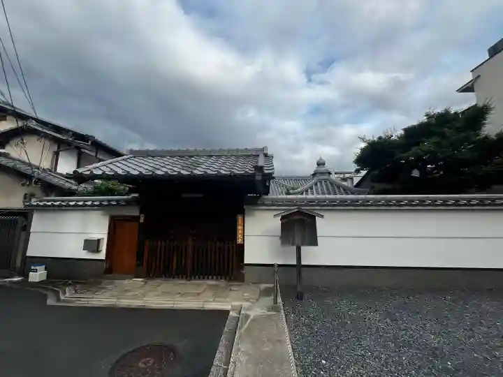 来迎堂 新善光寺の{uncategorized: "未分類", other: "その他", undefined: "問題あり", building: "その他建物", grave: "お墓", sacred_gate: "鳥居", guardian: "狛犬", statue: "像", buddha: "仏像", history: "歴史", nature: "自然", garden: "庭園", animal: "動物", pagoda: "塔", temizu: "手水舎", mountain_gate: "山門・神門", sanctuary: "本殿・本堂", subordinate: "末社・摂社", art: "芸術", scenery: "景色", jizo: "地蔵", ema: "絵馬", goshuin: "御朱印", omikuji: "おみくじ", items: "授与品その他", amulet: "お守り", goshuincho: "御朱印帳", eats: "食事", festival: "お祭り", votive_dance: "神楽", shichigosan: "七五三参", wedding: "結婚式", experience: "体験その他", initially: "初詣", around: "周辺", anti_infection: "感染症対策"}