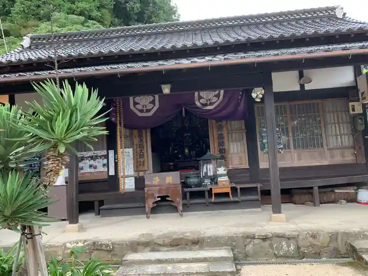 瑠璃光寺の本殿・本堂