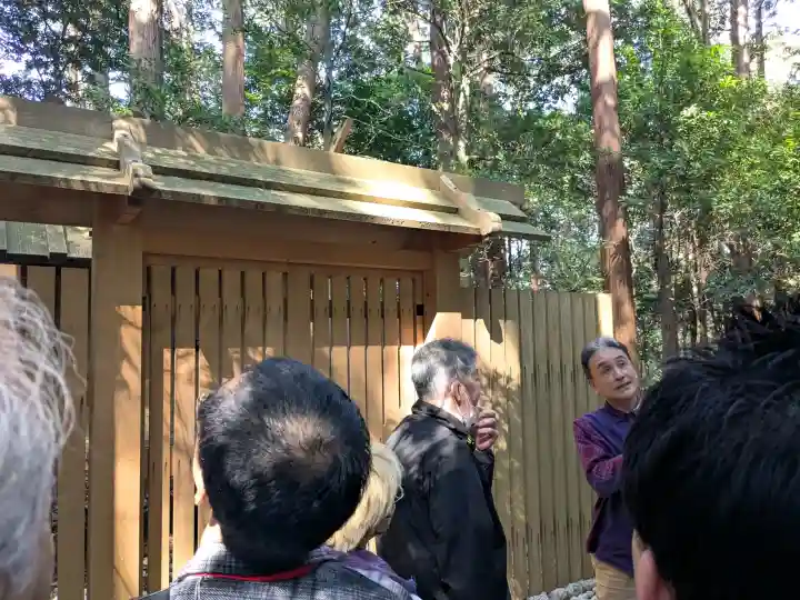 御船神社(皇大神宮摂社)・牟弥乃神社(皇大神宮末社)の{uncategorized: "未分類", other: "その他", undefined: "問題あり", building: "その他建物", grave: "お墓", sacred_gate: "鳥居", guardian: "狛犬", statue: "像", buddha: "仏像", history: "歴史", nature: "自然", garden: "庭園", animal: "動物", pagoda: "塔", temizu: "手水舎", mountain_gate: "山門・神門", sanctuary: "本殿・本堂", subordinate: "末社・摂社", art: "芸術", scenery: "景色", jizo: "地蔵", ema: "絵馬", goshuin: "御朱印", omikuji: "おみくじ", items: "授与品その他", amulet: "お守り", goshuincho: "御朱印帳", eats: "食事", festival: "お祭り", votive_dance: "神楽", shichigosan: "七五三参", wedding: "結婚式", experience: "体験その他", initially: "初詣", around: "周辺", anti_infection: "感染症対策"}
