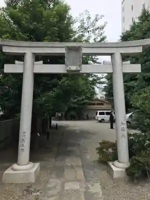 被官稲荷神社の鳥居