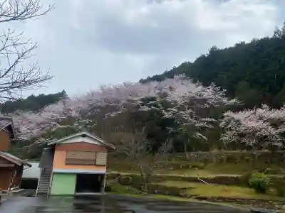 永明寺の{uncategorized: "未分類", other: "その他", undefined: "問題あり", building: "その他建物", grave: "お墓", sacred_gate: "鳥居", guardian: "狛犬", statue: "像", buddha: "仏像", history: "歴史", nature: "自然", garden: "庭園", animal: "動物", pagoda: "塔", temizu: "手水舎", mountain_gate: "山門・神門", sanctuary: "本殿・本堂", subordinate: "末社・摂社", art: "芸術", scenery: "景色", jizo: "地蔵", ema: "絵馬", goshuin: "御朱印", omikuji: "おみくじ", items: "授与品その他", amulet: "お守り", goshuincho: "御朱印帳", eats: "食事", festival: "お祭り", votive_dance: "神楽", shichigosan: "七五三参", wedding: "結婚式", experience: "体験その他", initially: "初詣", around: "周辺", anti_infection: "感染症対策"}