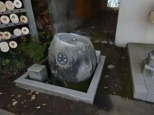 彌彦神社奥宮（御神廟）の手水舎