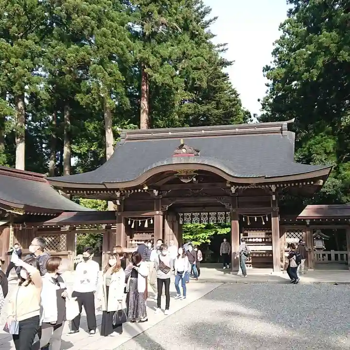 彌彦神社の山門・神門